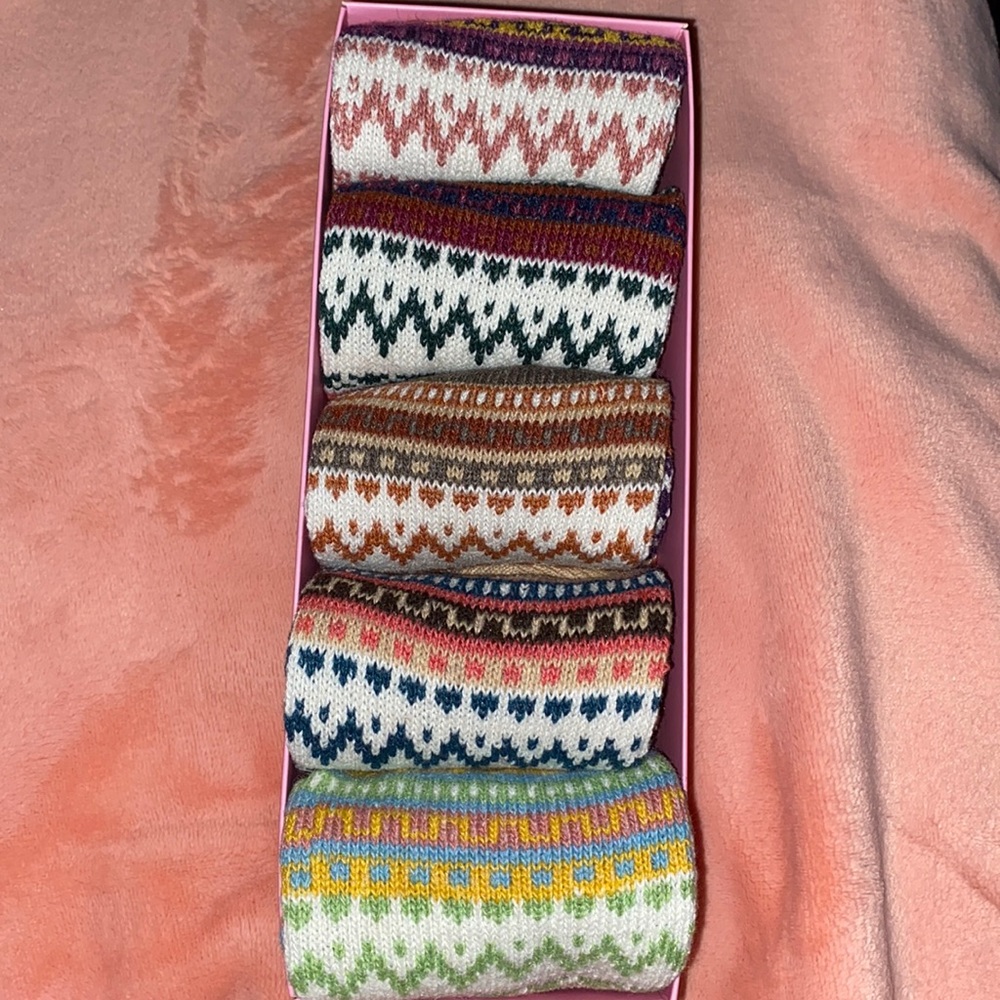 5 pairs of brand new socks